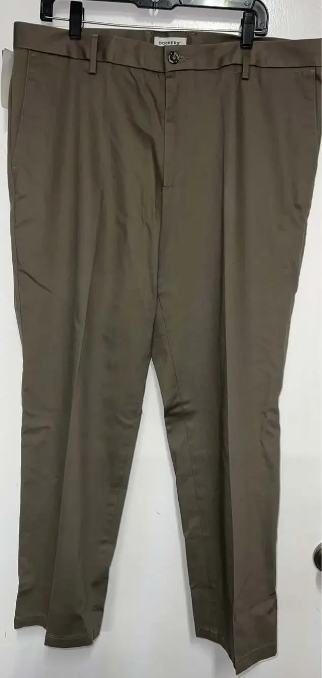 NWT Dockers Pants Straight Fit Stretch Men’s Size 38x30